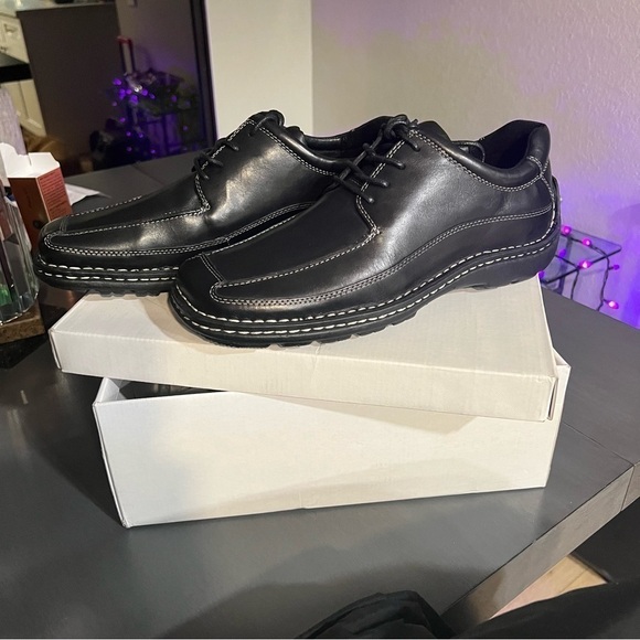 New in box Steve Madden Menlow black loafers with detailed white stitching, 9.5. - Picture 2 of 16